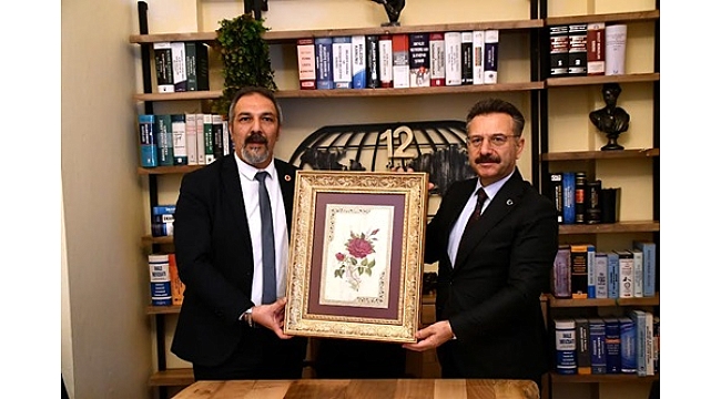Aydın Valisi Hüseyin Aksoy'dan Söke Belediyesi Prof. Dr. İlber Ortaylı Kitabevi'ni Ziyaret Etti 